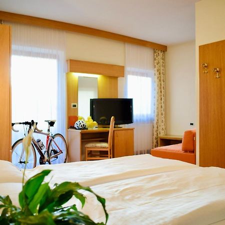 Hotel Waldheim Sarnonico المظهر الخارجي الصورة