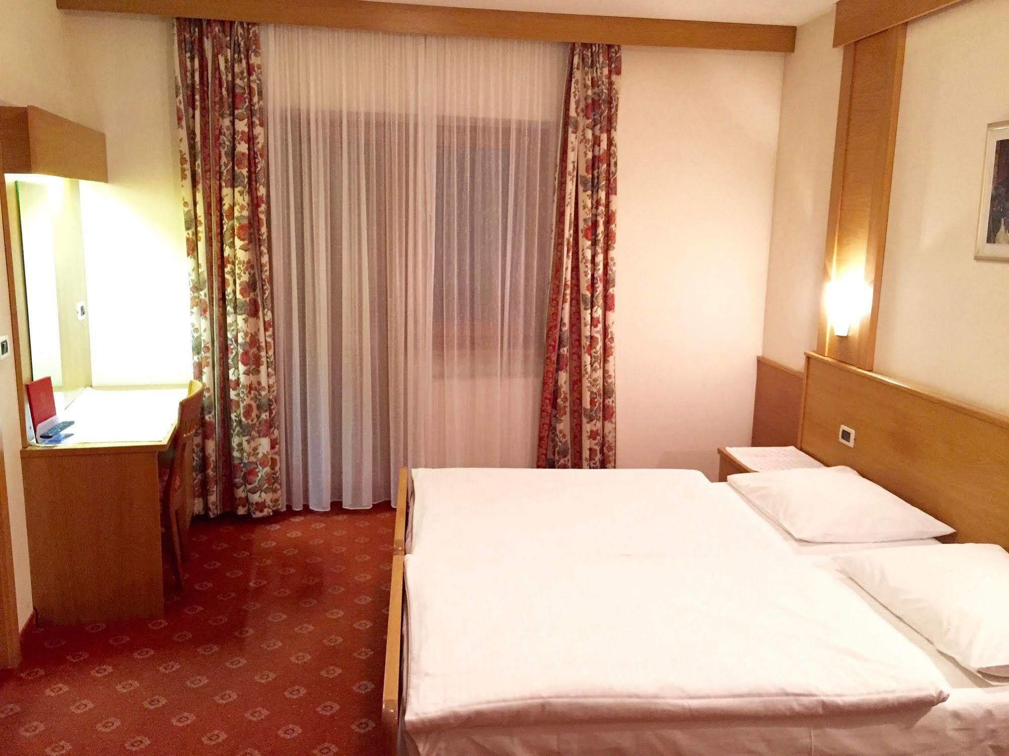 Hotel Waldheim Sarnonico المظهر الخارجي الصورة